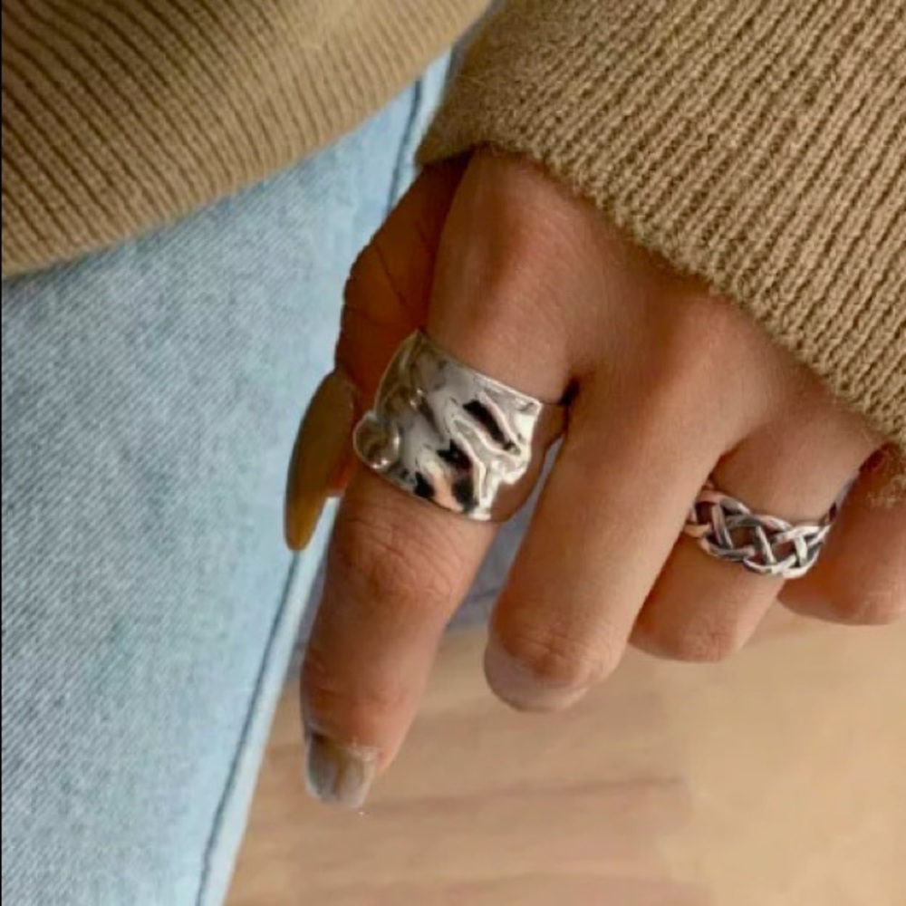 🤍Insta smooth width surface sterling silver ring - Picture 3 of 5